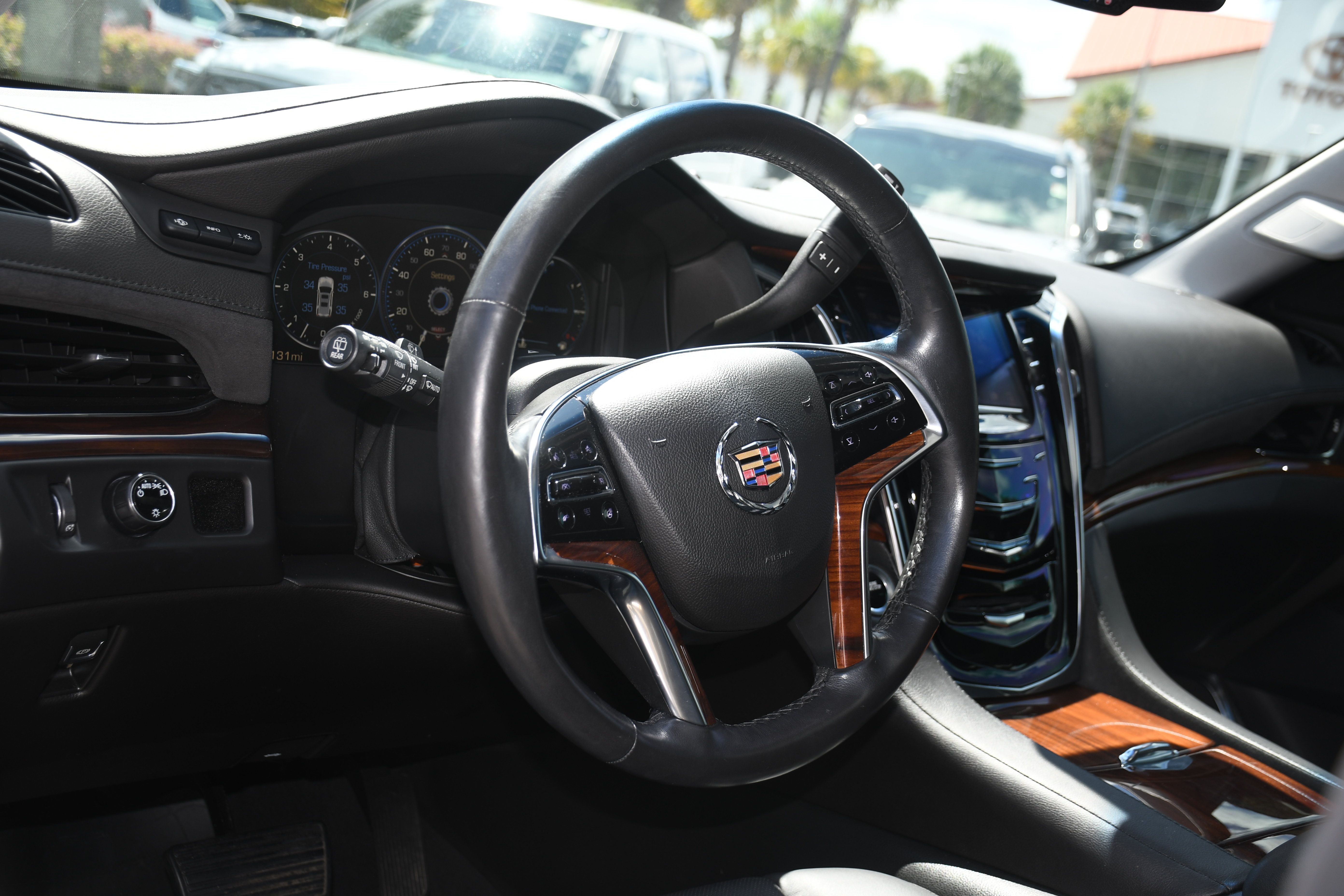 Used 2015 Cadillac Escalade Premium RWD image 9