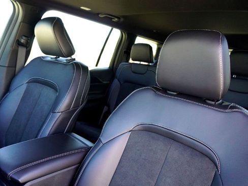 New 2025 Jeep Grand Cherokee L Altitude image 11