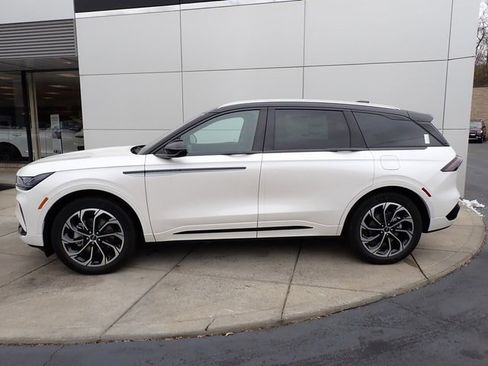 New 2026 Lincoln Nautilus Reserve image 9