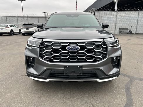 Used 2025 Ford Explorer Platinum image 2
