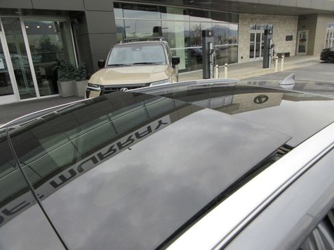 Used 2017 Lexus RX 450h AWD w/ Luxury Package image 16