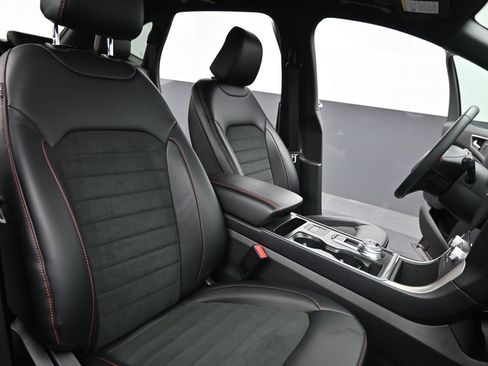 Used 2024 Ford Edge ST-Line image 24