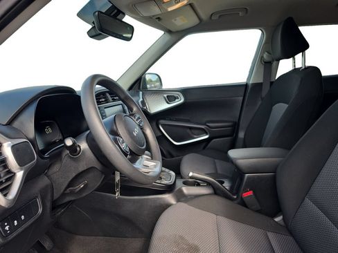 Used 2025 Kia Soul LX FWD image 11