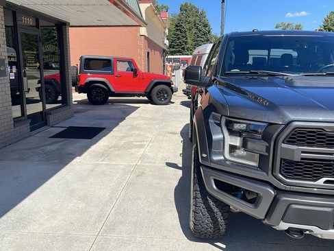Used 2017 Ford F150 Raptor w/ Equipment Group 802A Luxury AWD/4WD image 6