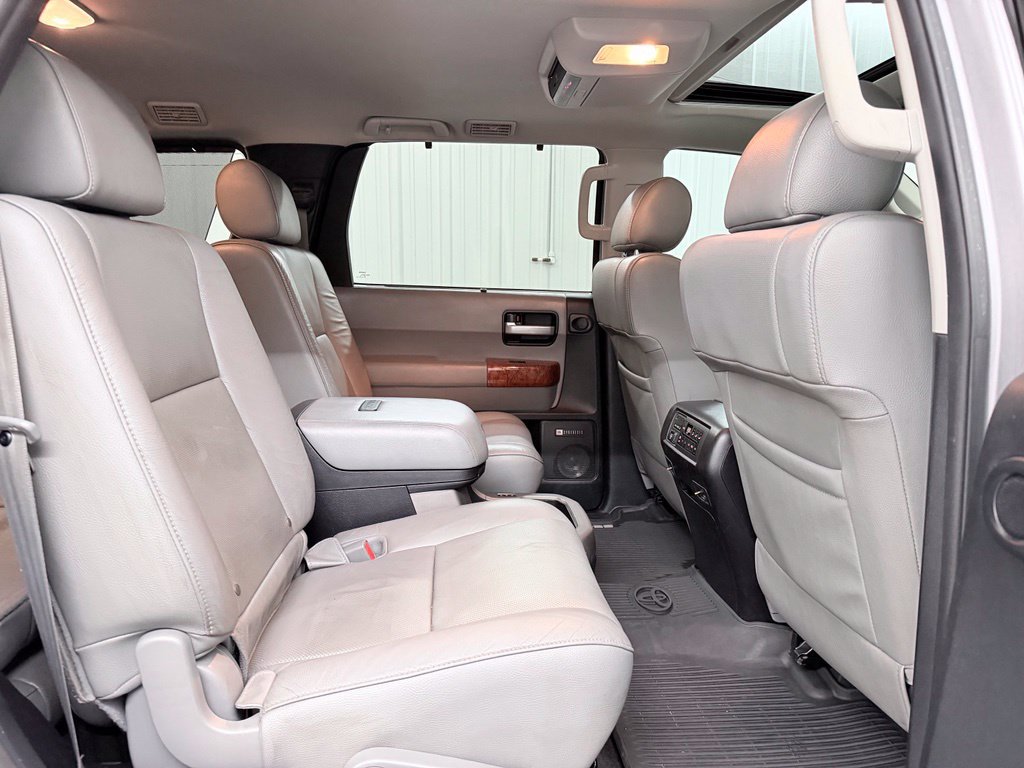 Used 2018 Toyota Sequoia Platinum AWD/4WD image 41