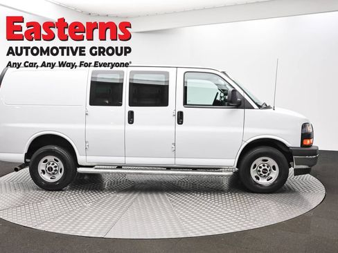 Used 2024 GMC Savana 2500 w/ Driver Convenience Package RWD image 4