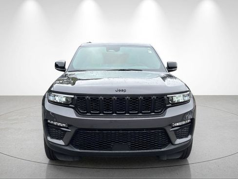 Used 2024 Jeep Grand Cherokee Limited w/ Black Appearance Package AWD/4WD image 8