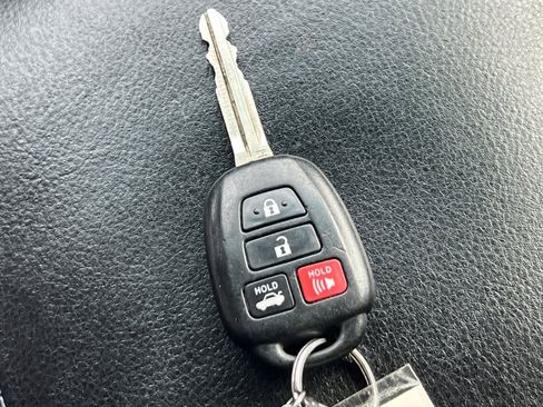 Used 2015 Toyota Camry LE image 22