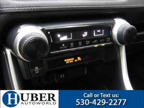 Used 2019 Toyota RAV4 LE FWD image 10