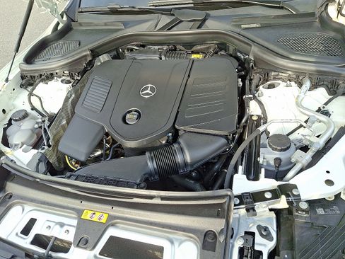 Certified 2025 Mercedes-Benz GLC 300 4MATIC image 28