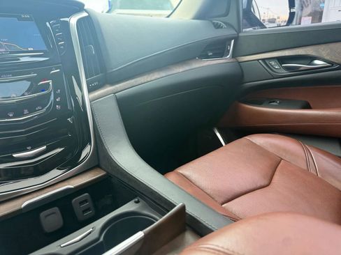 Used 2019 Cadillac Escalade Luxury image 34