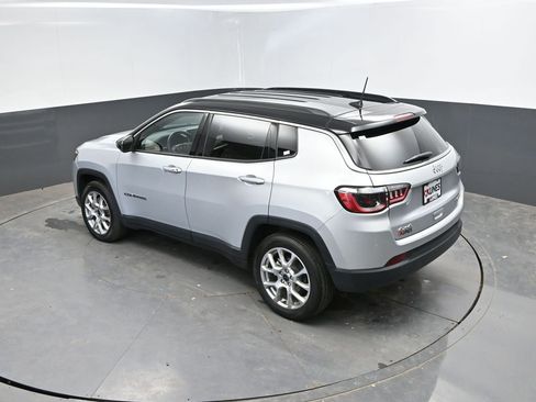 Used 2025 Jeep Compass Limited AWD/4WD image 25