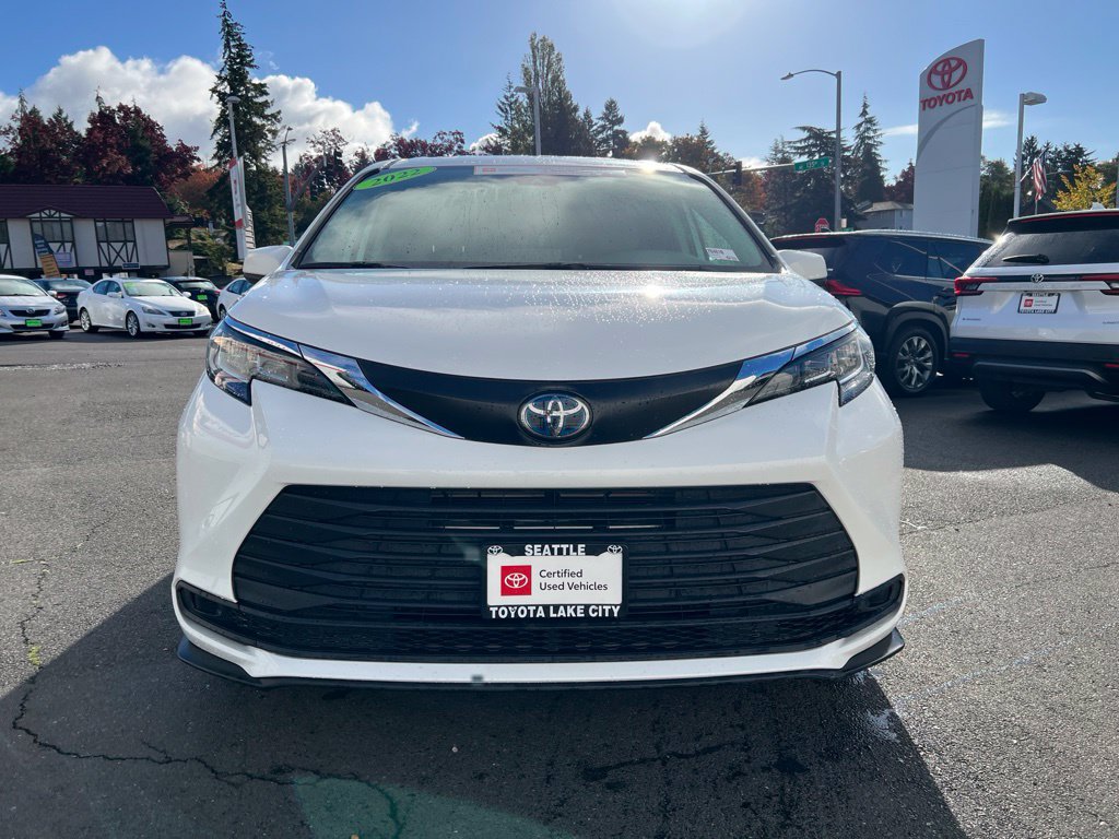 Certified 2022 Toyota Sienna LE FWD image 2