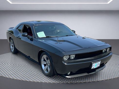 Used 2013 Dodge Challenger SXT RWD image 8