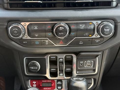 Used 2024 Jeep Wrangler Unlimited Rubicon 4xe AWD/4WD image 24