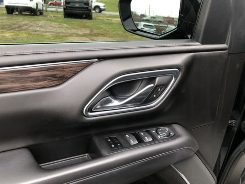 Used 2021 Chevrolet Suburban LT w/ LT Signature Plus Package image 14