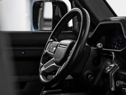 Used 2020 Land Rover Defender 110 HSE AWD/4WD image 13