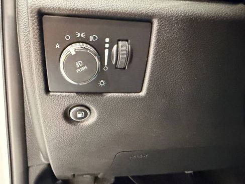 Used 2017 Jeep Grand Cherokee Laredo AWD/4WD image 19