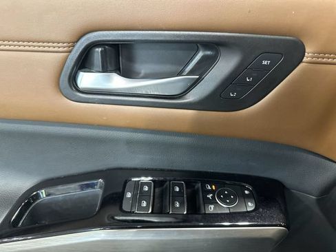 Used 2022 Nissan Pathfinder Platinum w/ Cargo Package AWD/4WD image 19