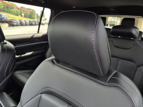 New 2026 Jeep Grand Cherokee L Limited RWD image 15