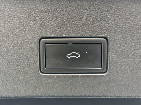 Used 2022 Volkswagen Atlas Cross Sport SEL Premium R-Line image 39