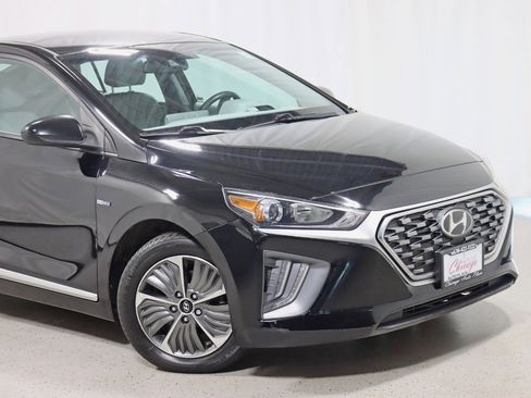 Used 2020 Hyundai Ioniq SE image 2