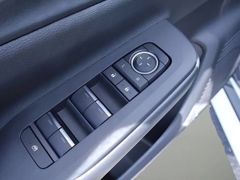 New 2026 Toyota Prius Plug-In Hybrid FWD image 10