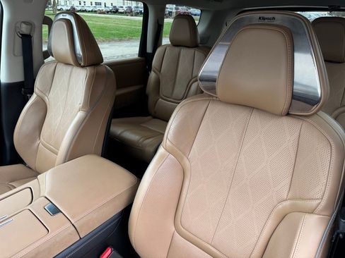 Used 2025 INFINITI QX80 Sensory image 16