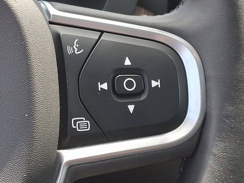 Certified 2022 Volvo XC60 B5 Momentum w/ Climate Package image 21