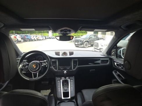 Used 2016 Porsche Macan Turbo AWD/4WD image 11
