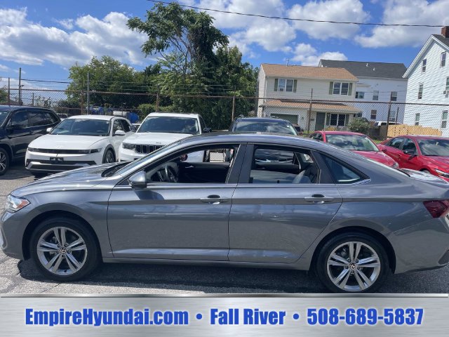 Used 2024 Volkswagen Jetta SE FWD image 10