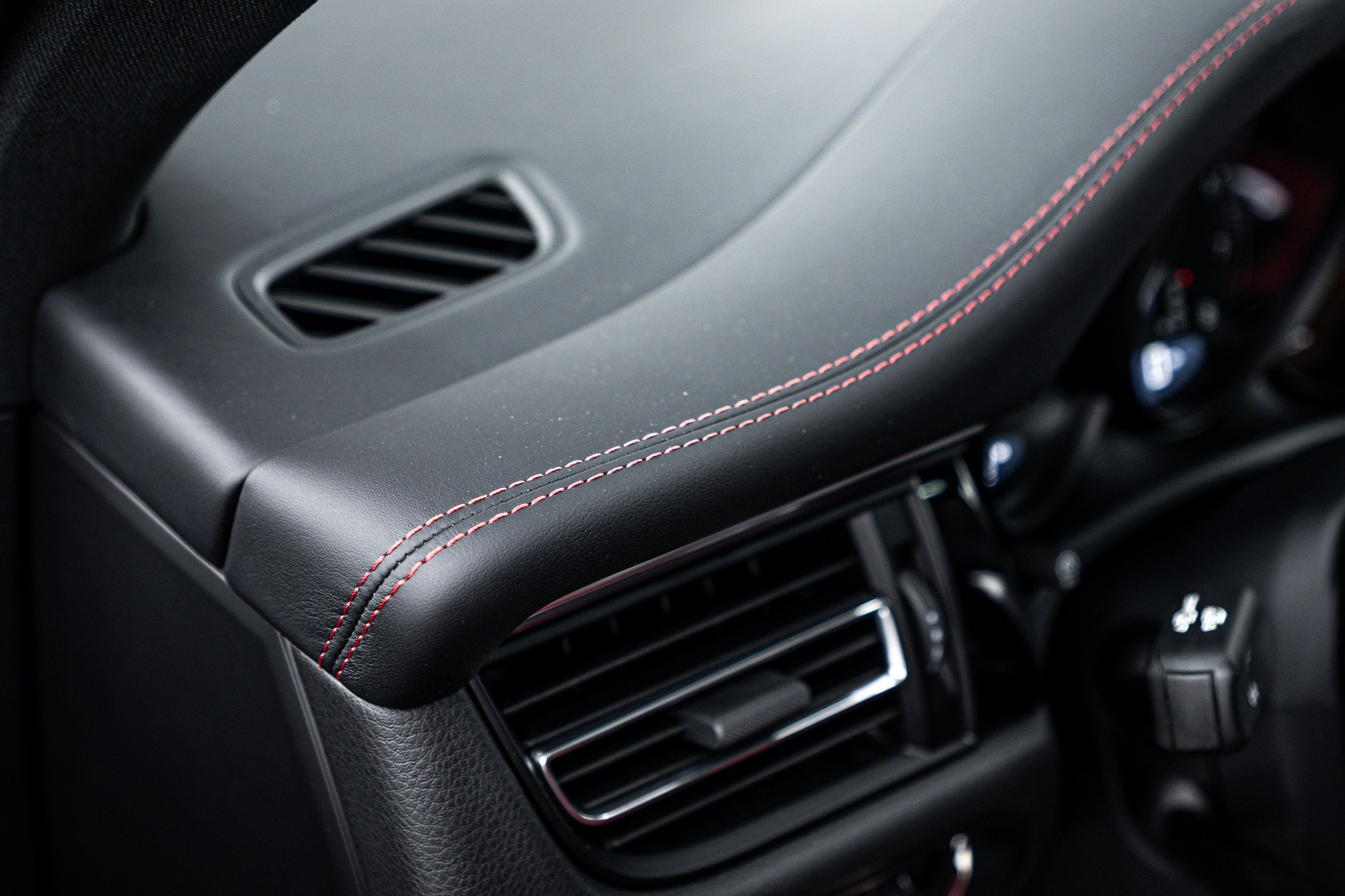 Certified 2026 Porsche Macan AWD/4WD image 15