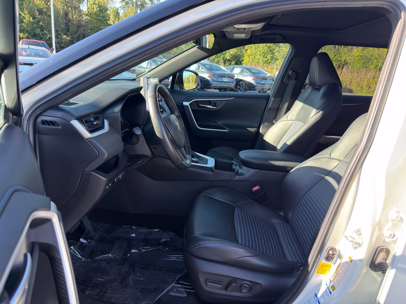 Used 2022 Toyota RAV4 XSE w/ XSE Grade Weather Package AWD/4WD image 10