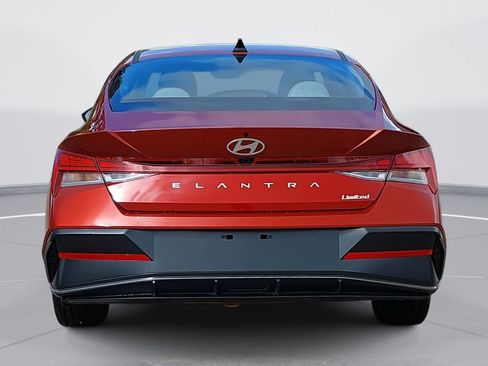Used 2025 Hyundai Elantra Limited image 6