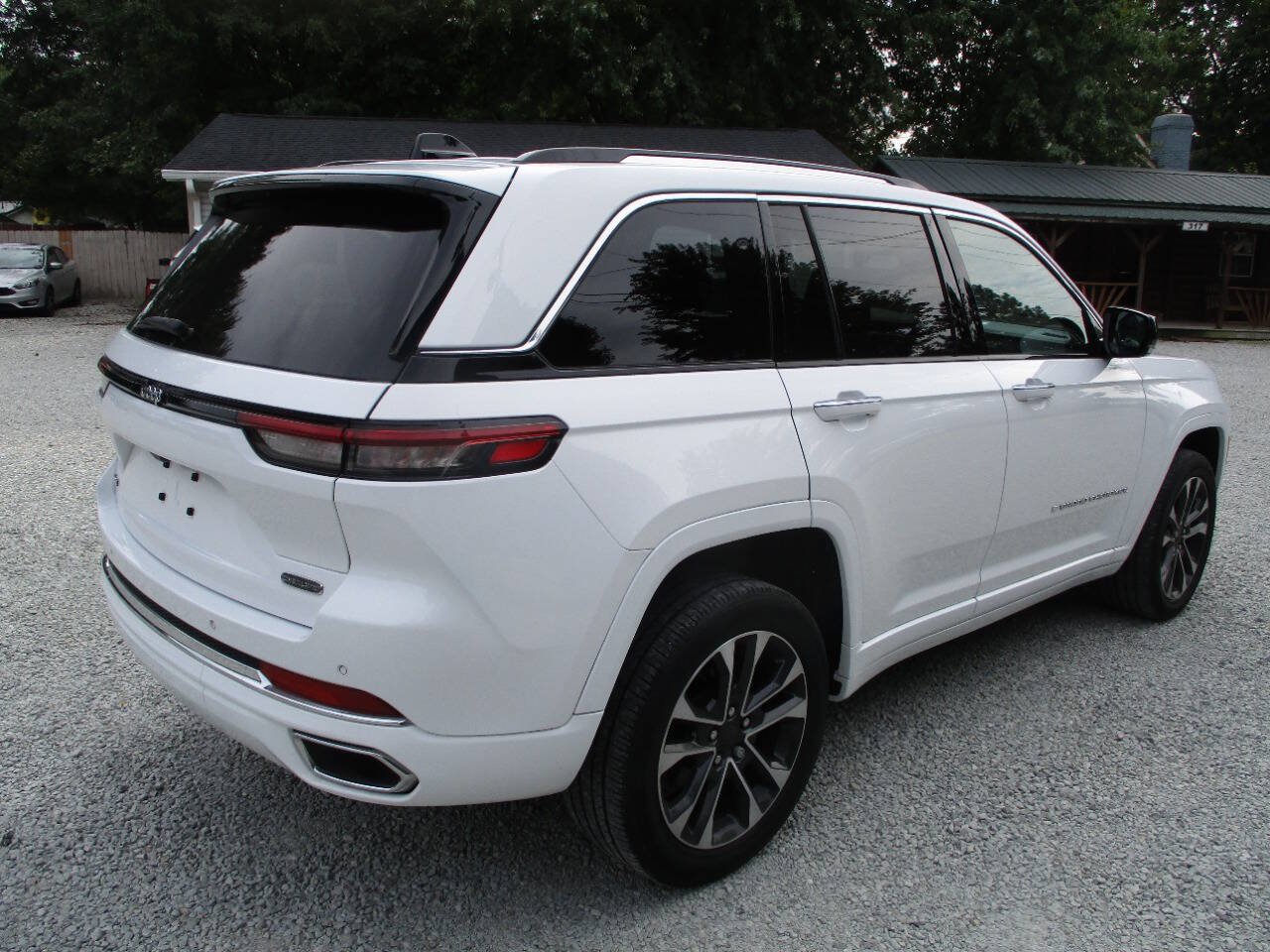Used 2023 Jeep Grand Cherokee Overland AWD/4WD image 5