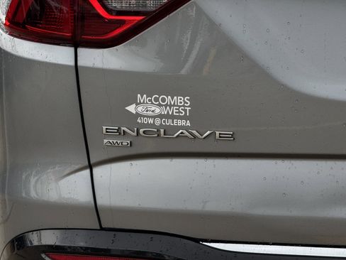 Used 2024 Buick Enclave Premium image 8