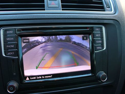 Used 2017 Volkswagen Jetta SE image 15