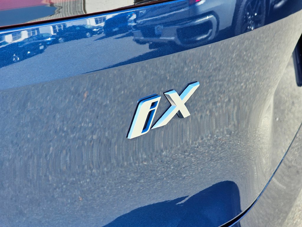 Used 2023 BMW iX xDrive50 w/ Premium Package AWD/4WD image 10
