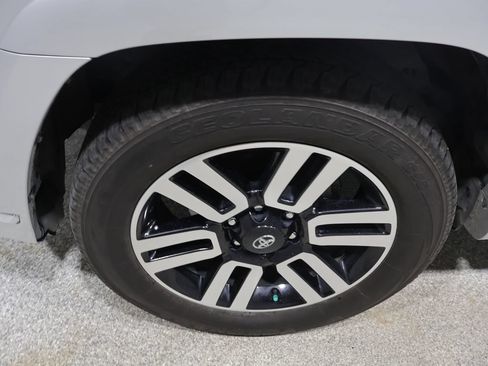 Used 2022 Toyota 4Runner Limited AWD/4WD image 9