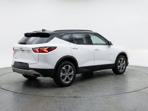 Used 2025 Chevrolet Blazer LT FWD image 9