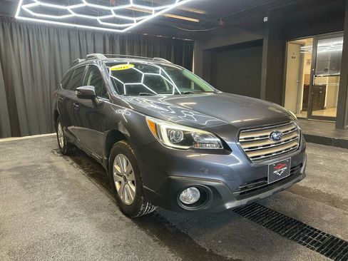 Used 2017 Subaru Outback 2.5i Premium image 11