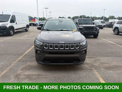Used 2022 Jeep Compass Latitude w/ Convenience Group AWD/4WD image 3
