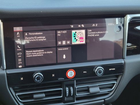 Used 2025 Porsche Macan Loaner image 17