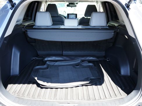 Used 2023 Toyota RAV4 XLE Premium image 14