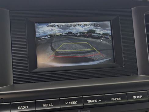 Used 2019 Hyundai Elantra SE FWD image 11
