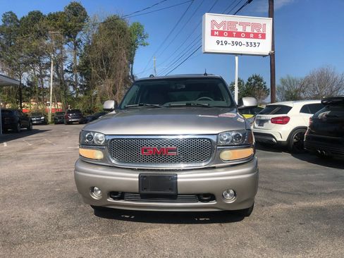 Used 2004 GMC Yukon Denali image 6