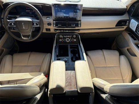 Used 2024 Lincoln Navigator Reserve image 12