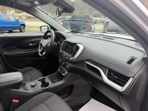 Used 2024 GMC Terrain SLE w/ Driver Convenience Package image 20