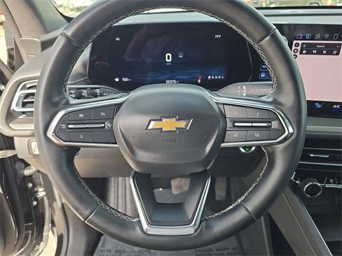 Used 2024 Chevrolet Traverse LT image 25