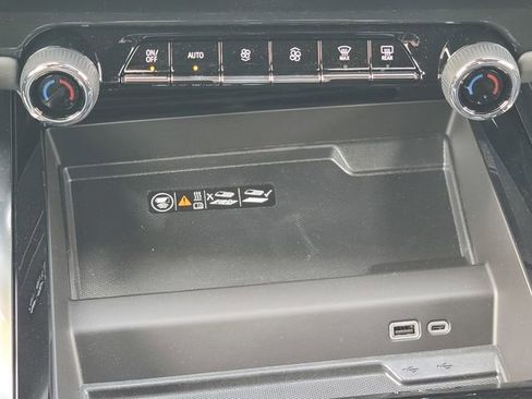 New 2025 Chevrolet Suburban High Country image 25